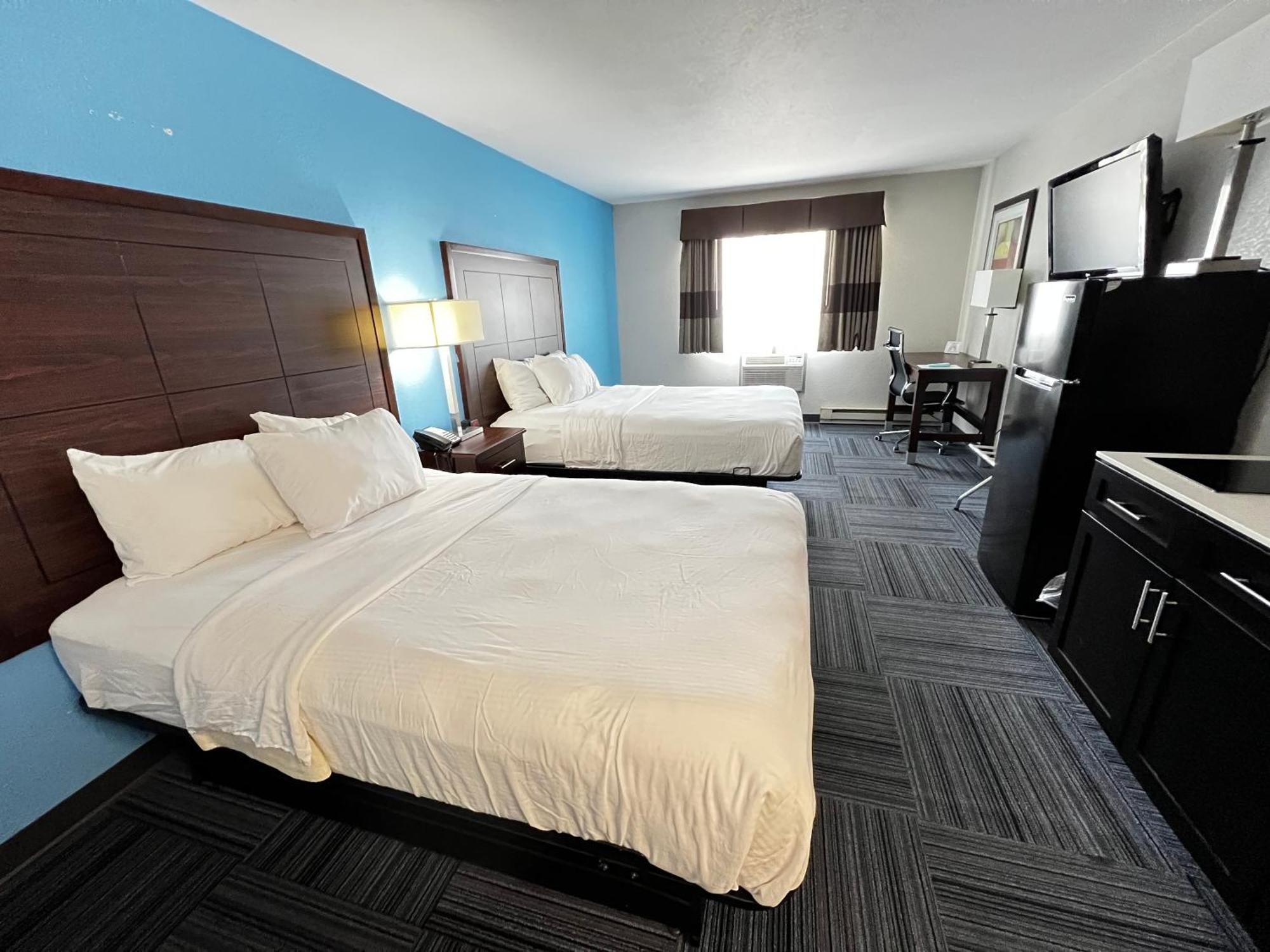 Baymont By Wyndham Marinette Hotel Exterior photo