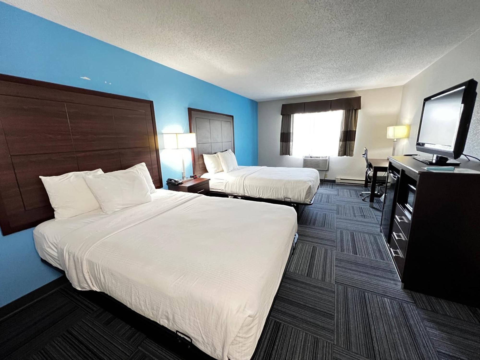 Baymont By Wyndham Marinette Hotel Exterior photo